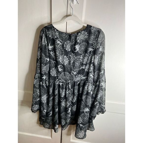 The Witcher Yennefer Symbols Bell Sleeve Dress Plus Size 1X Nwot - Picture 10 of 10